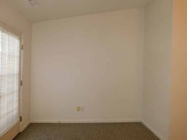 Building Photo - 111 Jerrett Ln