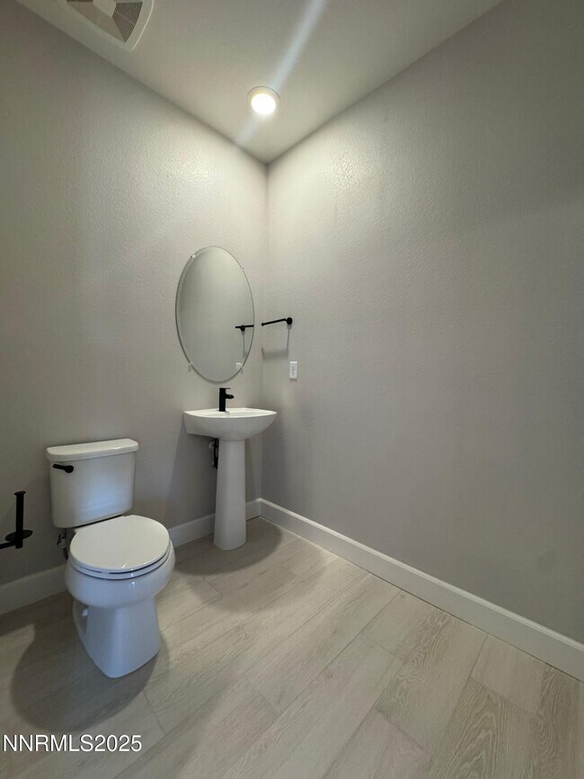 Building Photo - 1521 Golf Club Dr