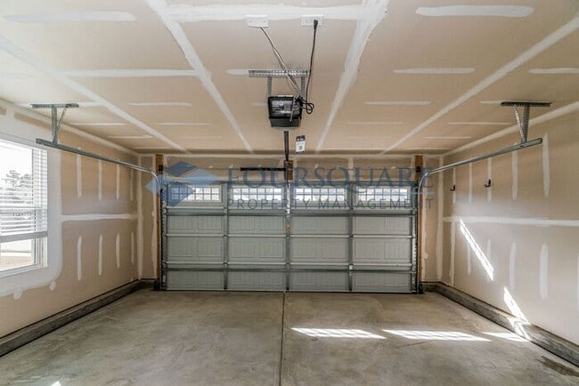 Building Photo - Ranch Home | Open Floor Plan | Attached Garage| Office