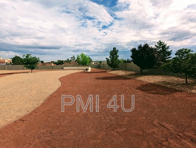 Building Photo - 2317 Garden Rd NE