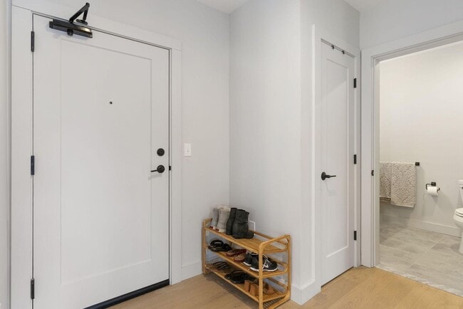 Building Photo - Fully Furnished 2BR condo for rent