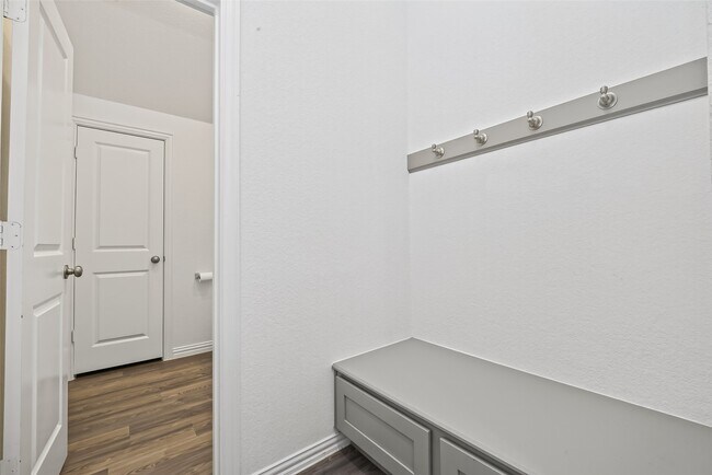 Building Photo - 4743 Glen Isle Dr