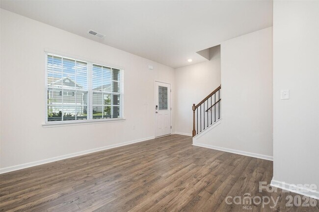 Building Photo - 2407 Sugar Ct SW