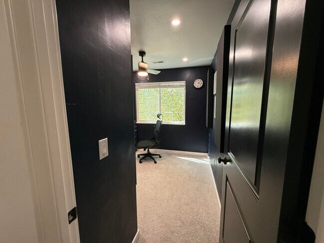 Building Photo - Gorgeous Remodeled 3 Bedroom Home in St. George!