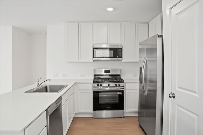 Building Photo - 16819 Spotted Oak Dr