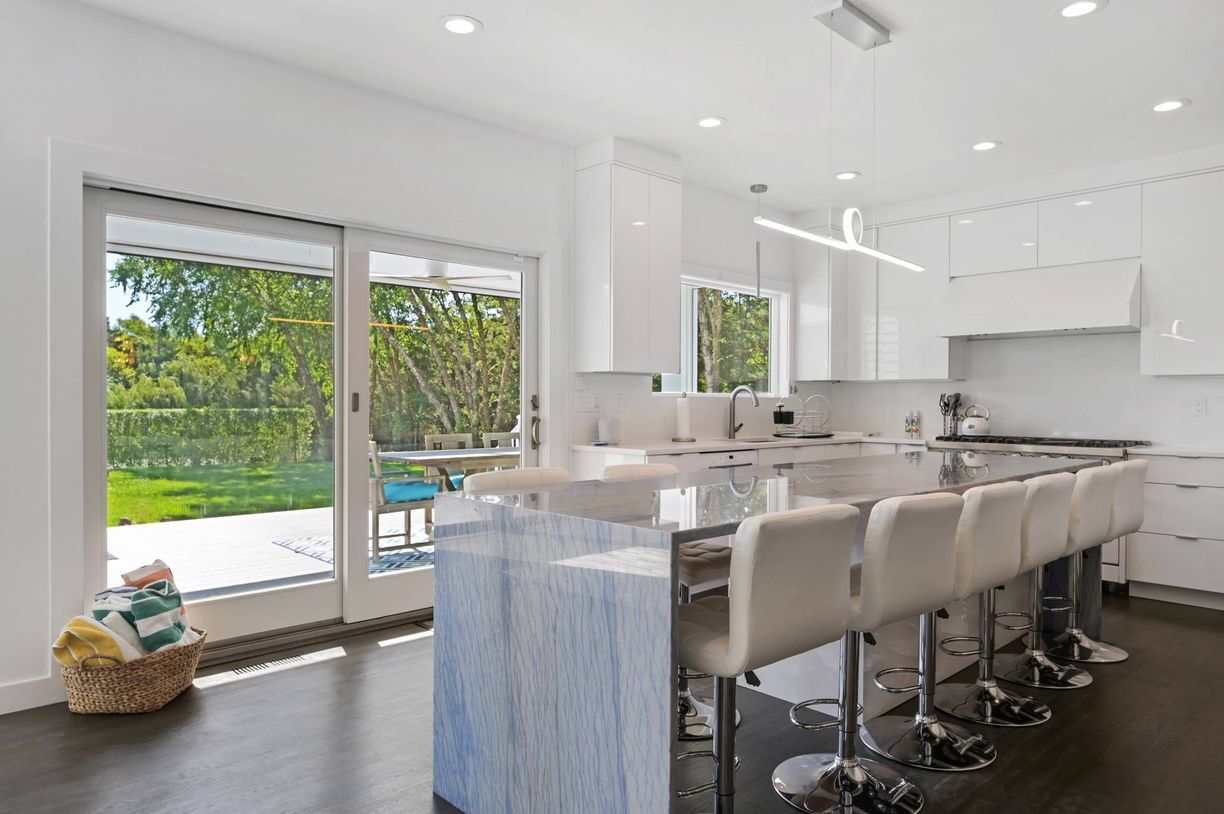 Building Photo - 18 Remsen Ln