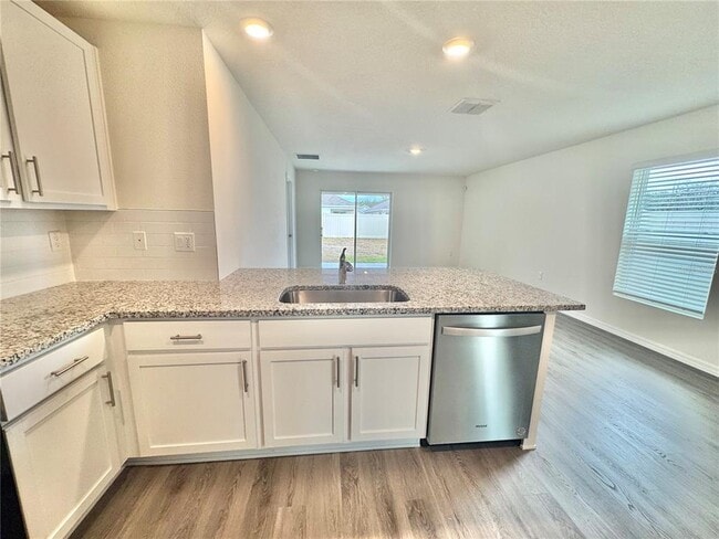 Building Photo - 36015 Sunflower Hl Dr