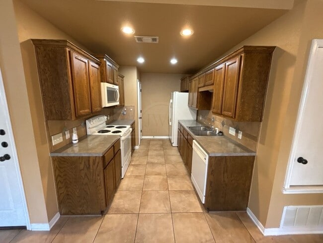Building Photo - 5508 Aquarius Dr