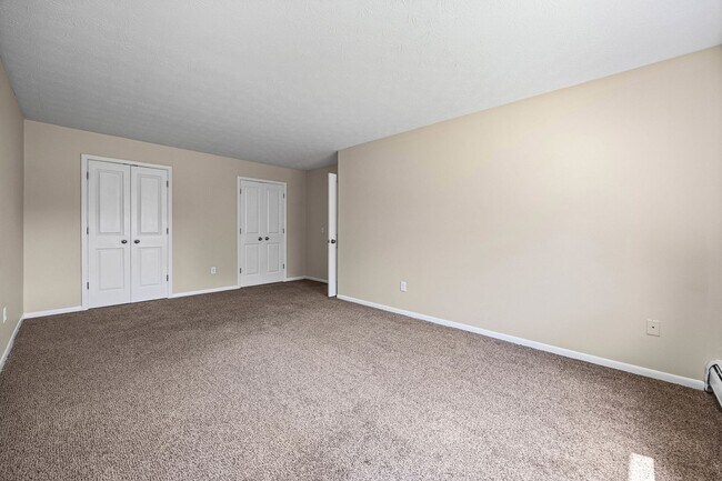 Building Photo - 6 Stenwick Dr