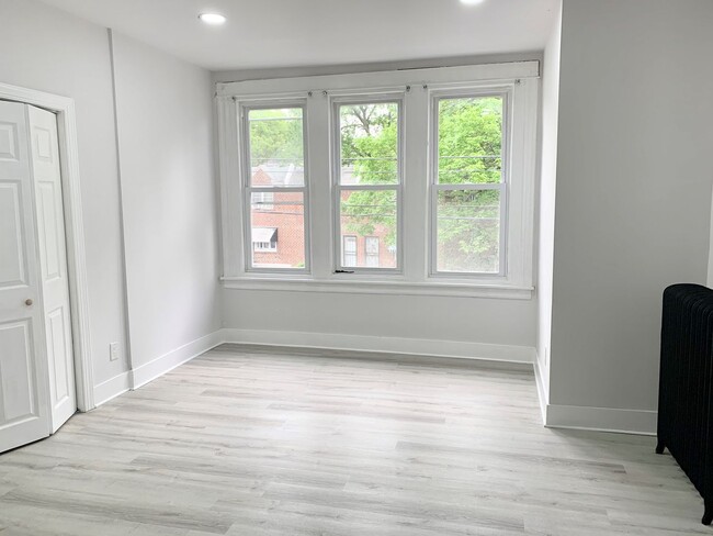 Building Photo - Fully Renovated 3-Bedroom Townhouse in Ogo...