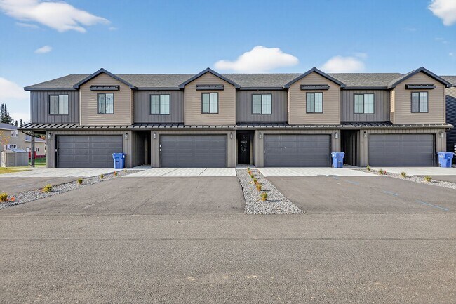 Building Photo - Beautiful 3 Bed, 2.5 Bath Townhome in Ashton