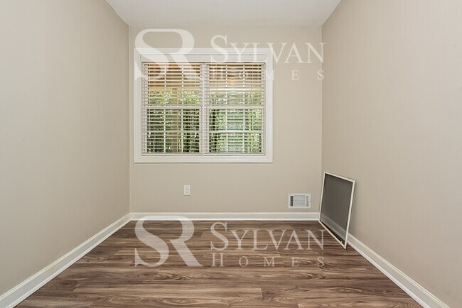 Building Photo - Spacious 3BR Home Awaits You!