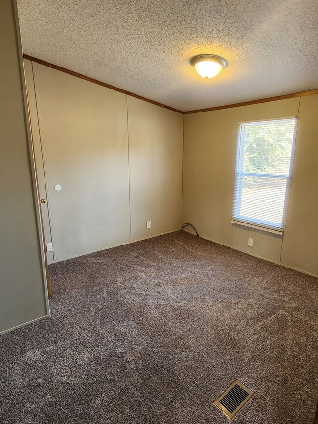 Building Photo - 7965 E Oglethorpe Hwy