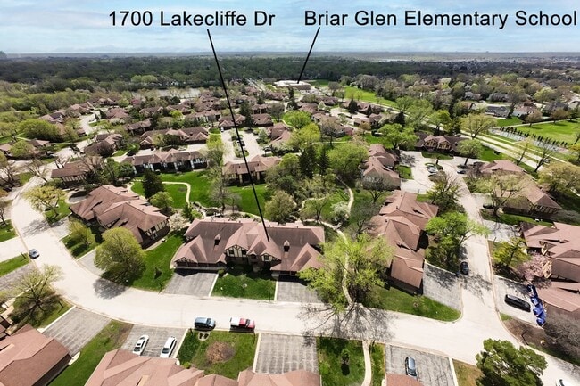 Building Photo - 1700 Lakecliffe Dr