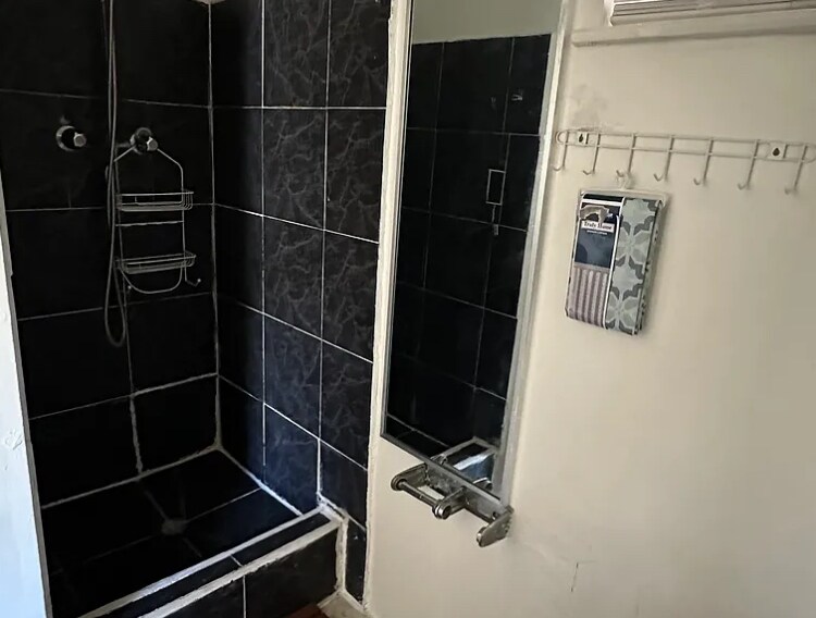 Building Photo - 4640 Clairemont Dr