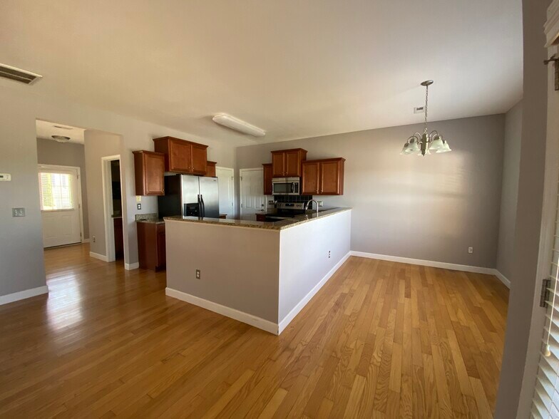 Building Photo - 122 Azalea Rdg