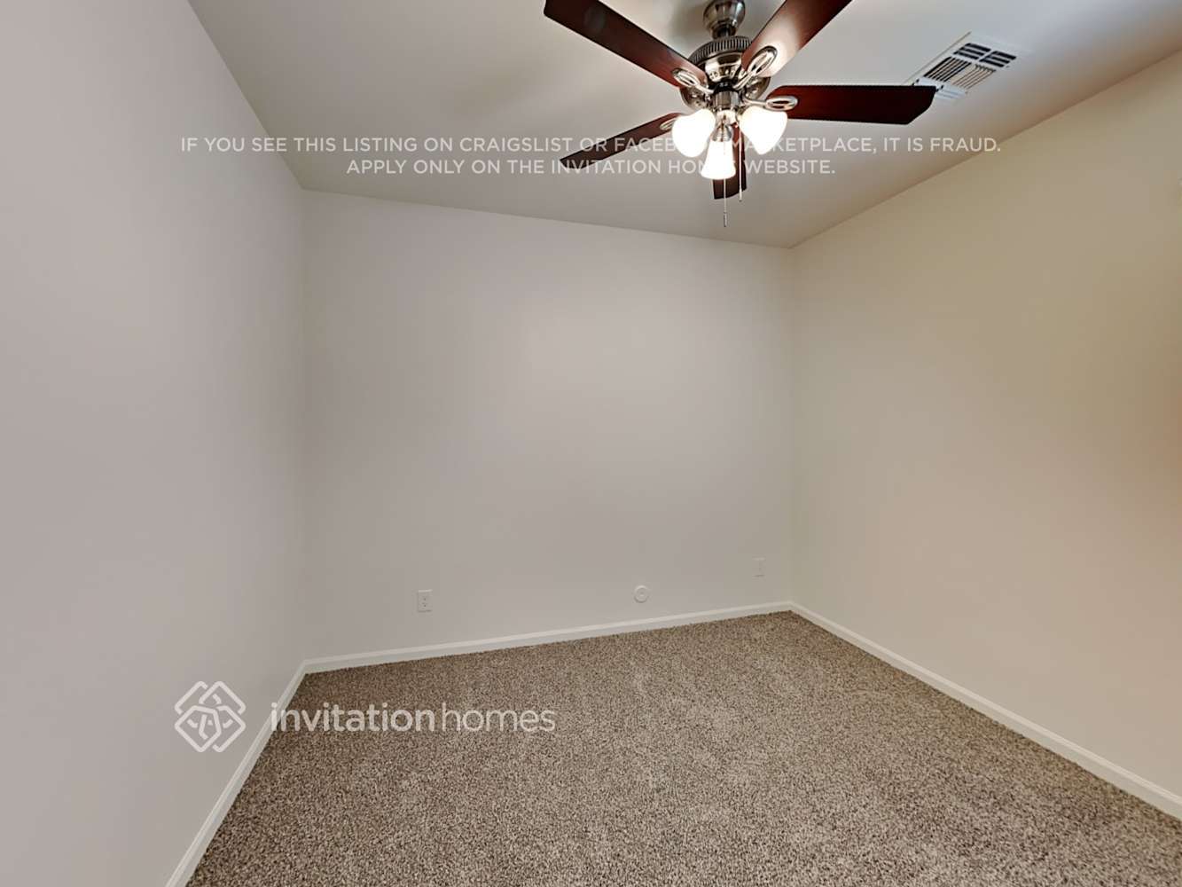Building Photo - 712 S 201st Ln