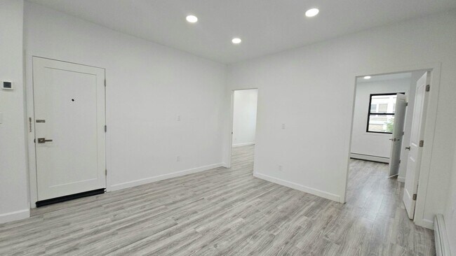 Building Photo - 1210 12th St