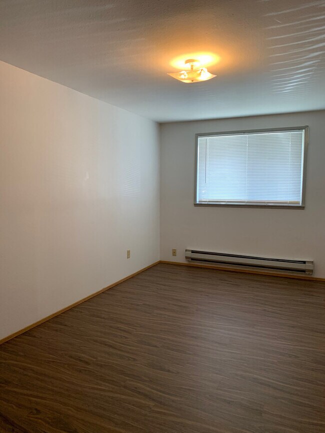 Building Photo - Cute 3 Bedroom 1 Bath in Tacoma!! Half Off...