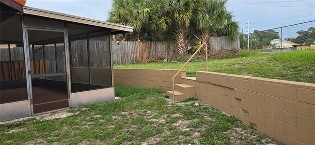Building Photo - 2237 Greenview Cir