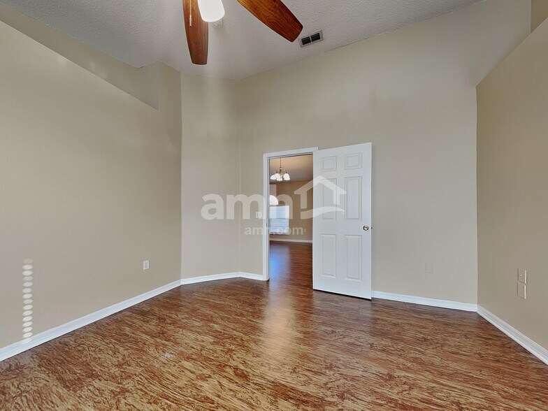 Building Photo - 5920 Rotella Dr