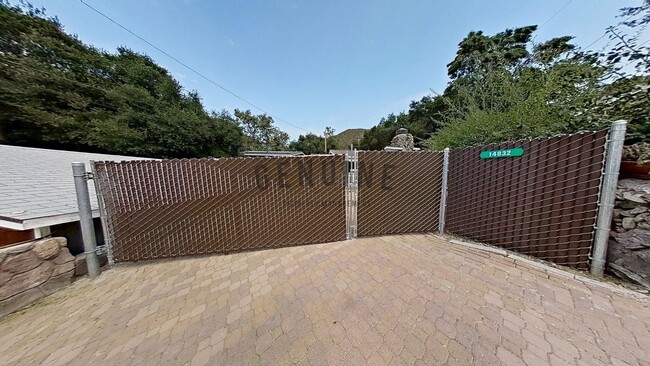 Building Photo - Adorable 2Bd 2Ba Home in Silverado Canyon