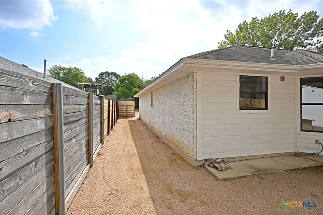 Building Photo - 953 River Bank