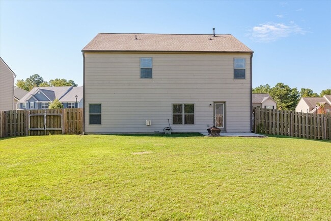 Building Photo - Great 5 Bedroom Home in Evans