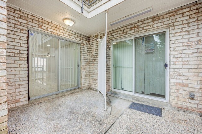 Building Photo - 7900 Westheimer Rd