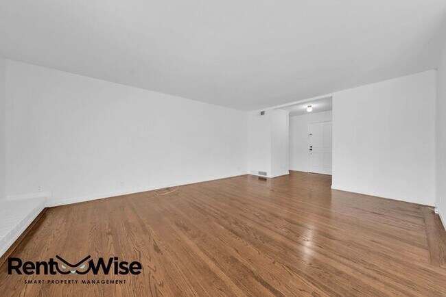 Building Photo - 612 Barneson Ave