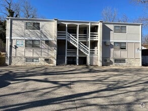 Building Photo - Great Location! Leasing for 2025-2026 scho...