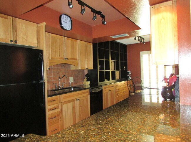 Building Photo - 9438 E Michigan Ave