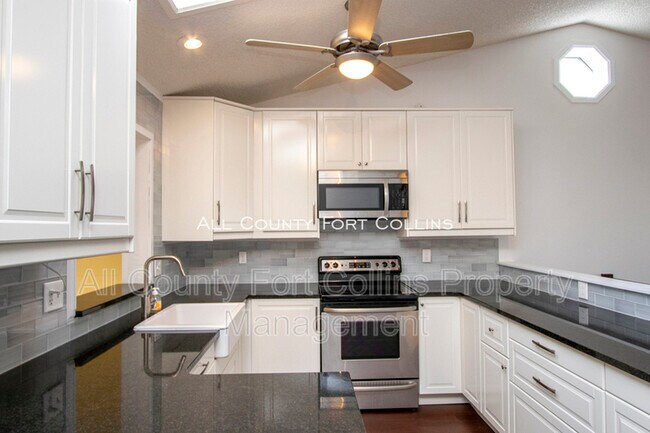 Building Photo - 2730 Hanover Dr