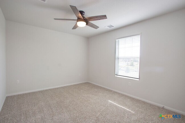 Building Photo - 324 Kenai Dr