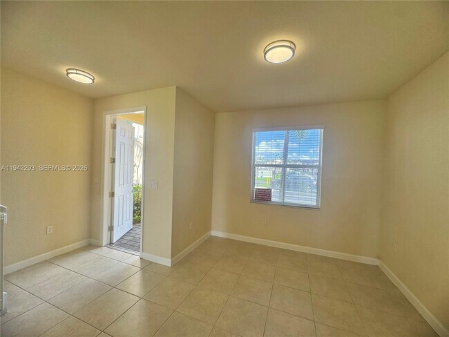 Building Photo - 134 SE 28th Ter