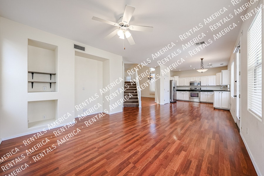 Building Photo - 1372 W Thompson Way