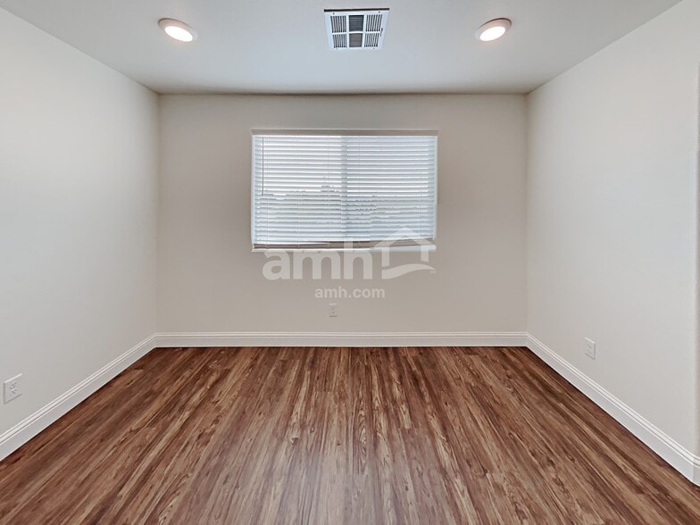 Building Photo - 707 Terrain Star Ave