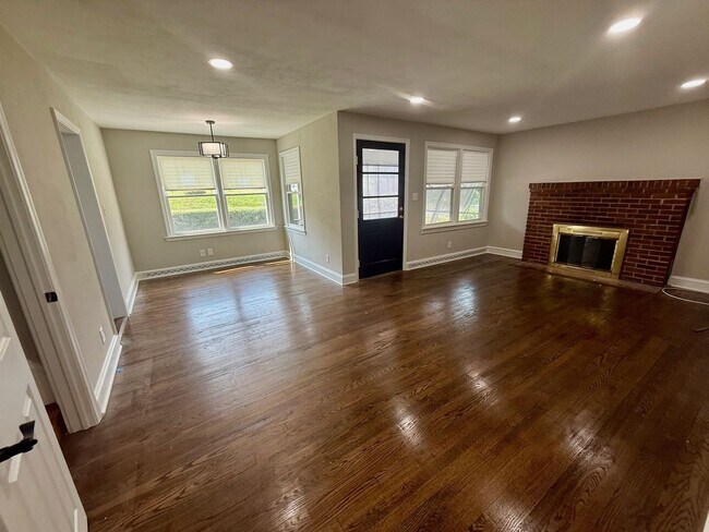 Building Photo - Large 3 bedroom / 2 bath house in Annapolis