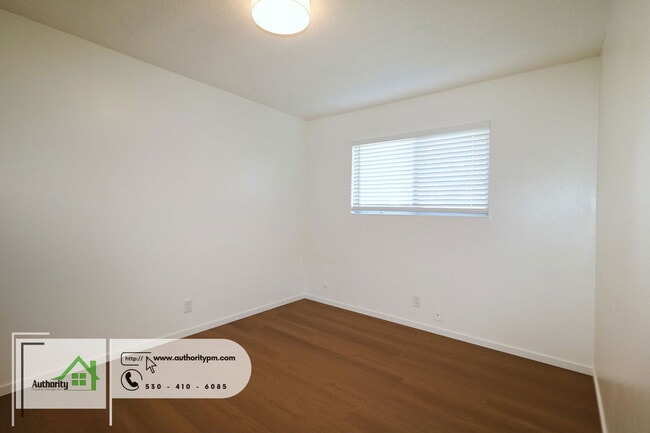 Building Photo - 2042 Neptune Terrace