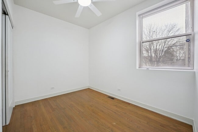 Building Photo - 7138 S Prairie Ave