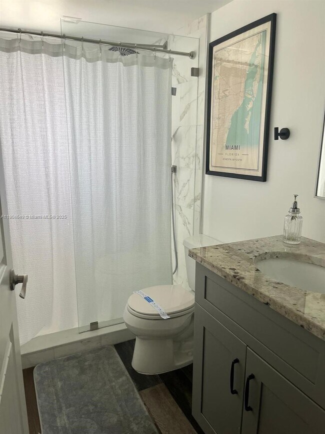 Building Photo - 1700 NW N River Dr