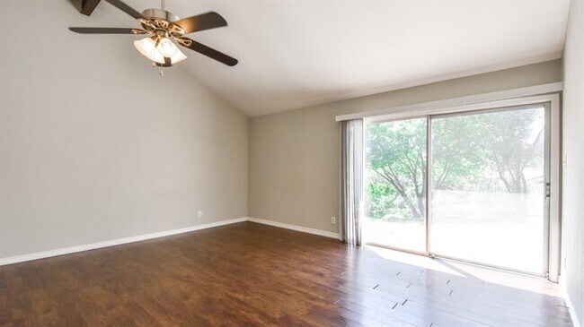 Building Photo - 910 Rocky Spring Rd