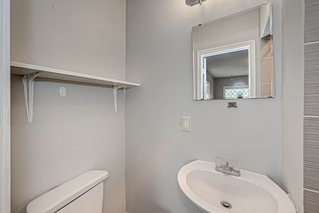 Building Photo - Affordable spacious 4BD/2BA single-family ...
