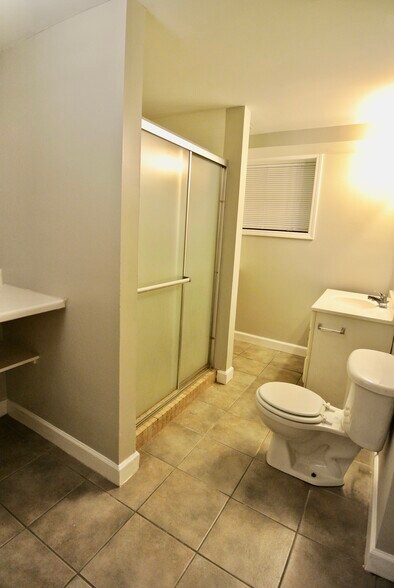 Building Photo - 3809 N Lakewood Ave #1