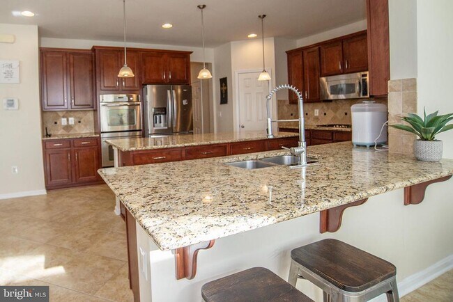 Building Photo - 20 Aster Ln