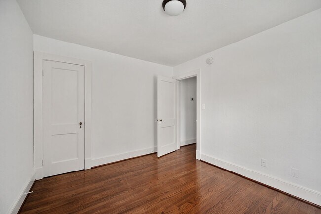 Building Photo - 819 Weedon St