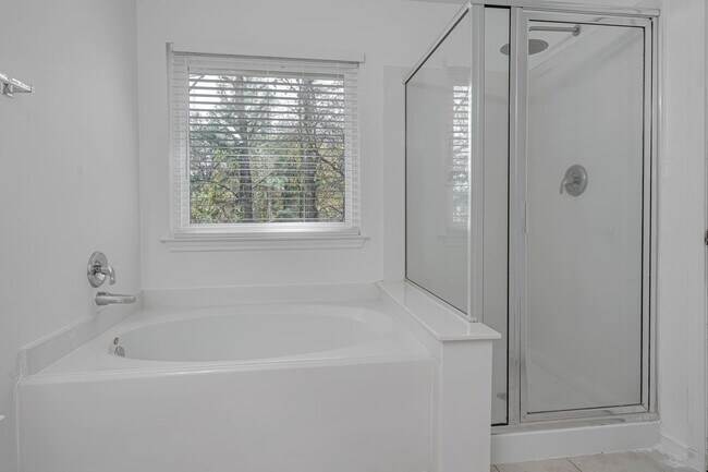 Building Photo - 209 Summerhaze Cir