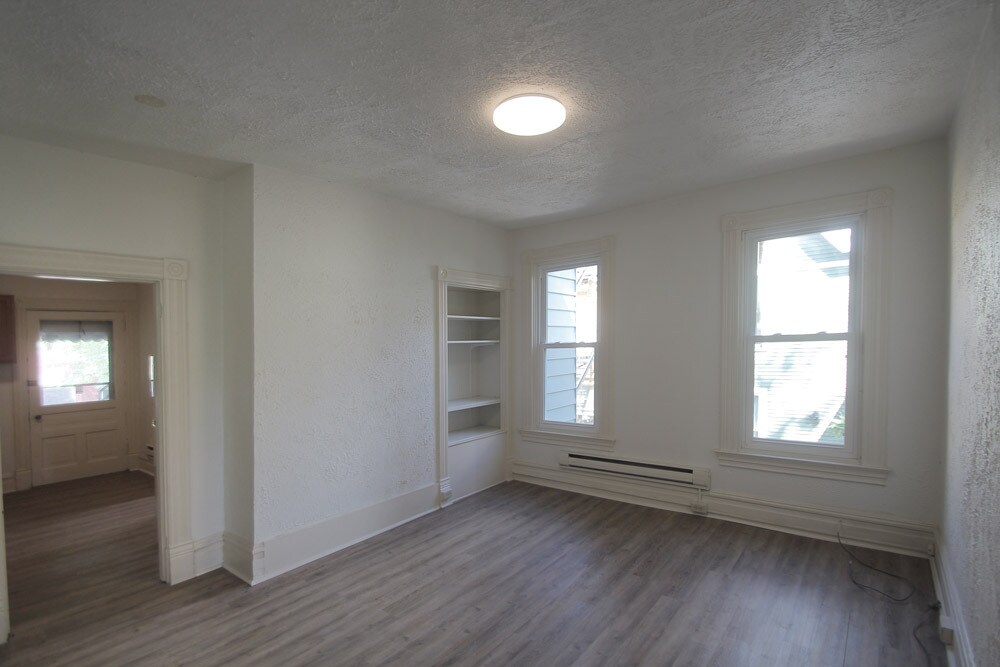 Building Photo - 429 Kelly Ave