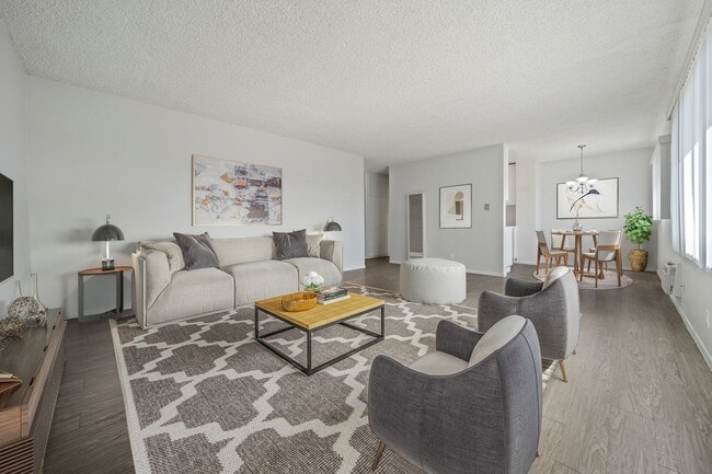 Building Photo - BEAUTIFUL REMODELED 1 AND 2 BEDROOM UNITS ...