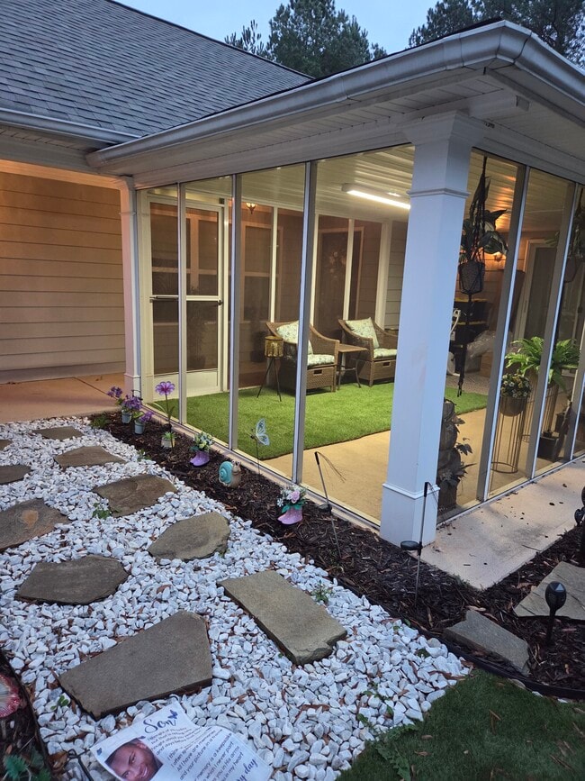 Building Photo - 125 Cottage Club Dr